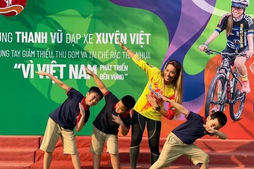 Thiết thực ngày hội 'Kế hoạch nhỏ', Thanh Vũ cùng các em học sinh giảm rác thải nhựa