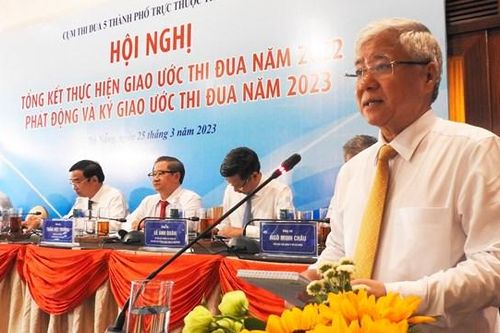 Chủ tịch Đỗ Văn Chiến dự, chỉ đạo Hội nghị Cụm thi đua 5 TP trực thuộc Trung ương