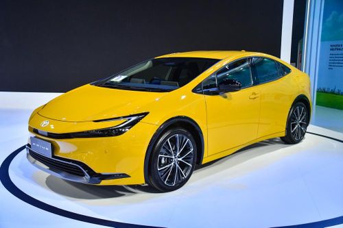 Cận cảnh Toyota Prius 2023 - tiêu hao nhiên liệu 4,13 lít/100 km