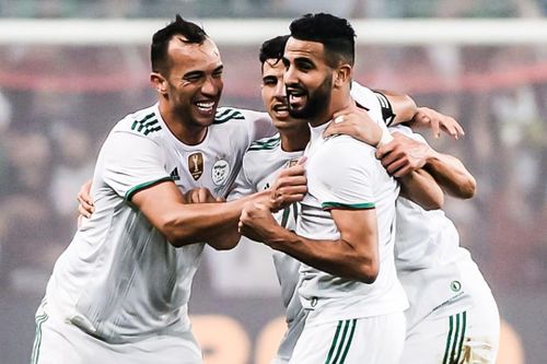 Mahrez ghi bàn định đoạt trận đấu