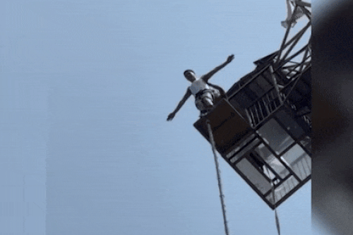 Người đàn ông thoát chết khi dây bungee bị đứt