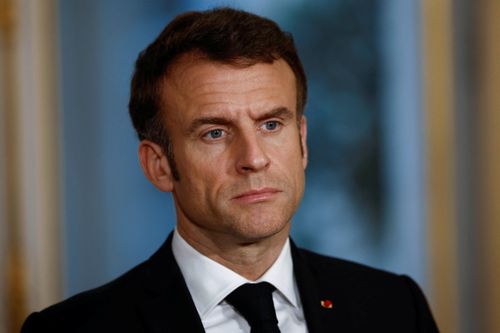 Chiếc đồng hồ xa xỉ và cơn tức giận đang đổ lên Tổng thống Macron
