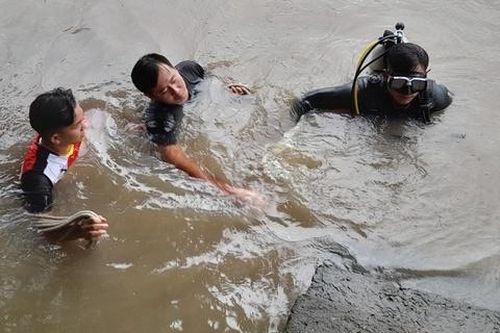 Cứu bạn bị đuối nước, hai học sinh tử vong dưới hồ