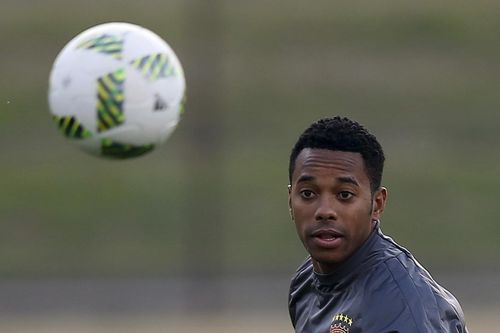 Robinho bị thu hộ chiếu
