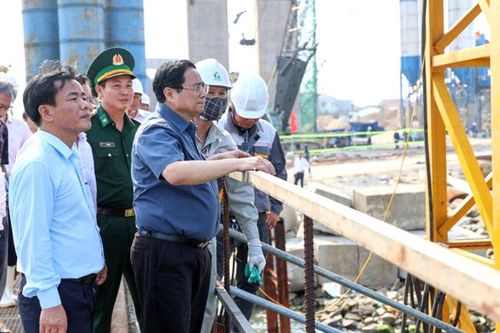 Thủ tướng yêu cầu bảo đảm chất lượng, tiến độ cầu vượt cửa biển Thuận An