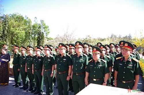 Bộ Tham mưu Quân khu 7 tổ chức chương trình giáo dục truyền thống tại huyện Côn Đảo