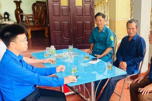 Đâm phải vật lạ, tàu cá bị chìm trên biển