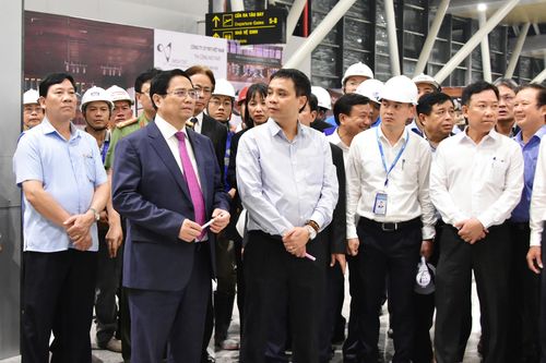 Thủ tướng kiểm tra tiến độ nhà ga Cảng hàng không quốc tế Phú Bài