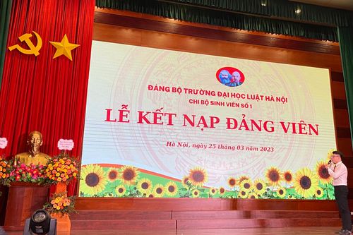 Trường ĐH Luật Hà Nội kết nạp Đảng cho 114 sinh viên ưu tú