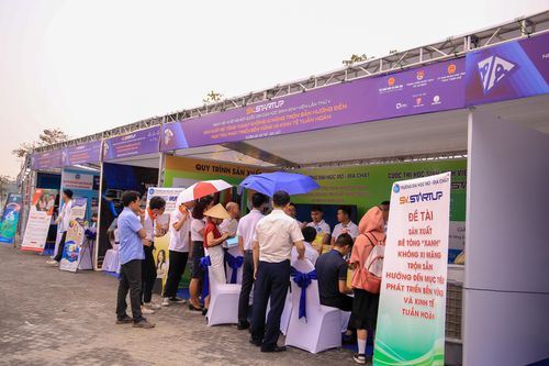 Ngắm các gian hàng sáng tạo, độc đáo tại Ngày hội khởi nghiệp