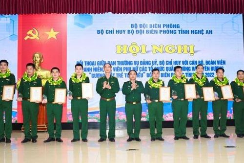 BĐBP Nghệ An: Đối thoại với các tổ chức quần chúng và tuyên dương 'Gương mặt trẻ tiêu biểu'