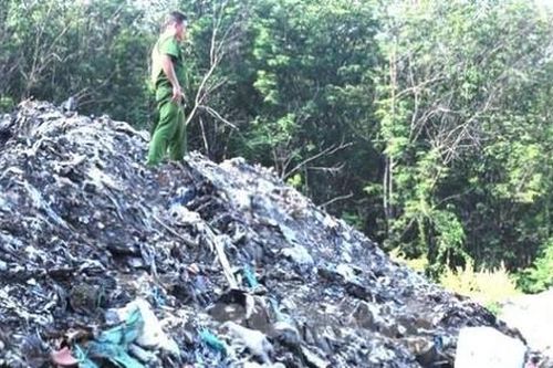 Bắt giam chủ cơ sở nuôi trồng thủy sản vì chôn 600 tấn rác thải
