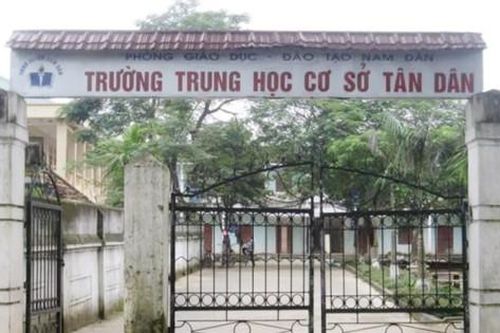 Tạm giữ giáo viên bị tố xâm hại tình dục nữ sinh lớp 9