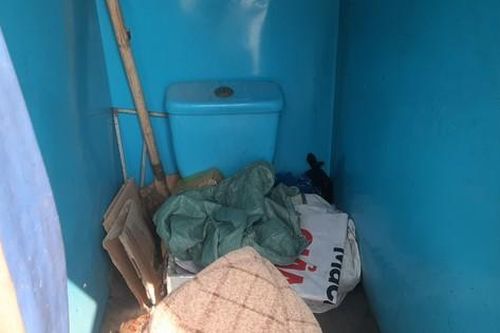 Loạt nhà vệ sinh công cộng ở TP Thanh Hóa xuống cấp, cửa đóng then cài