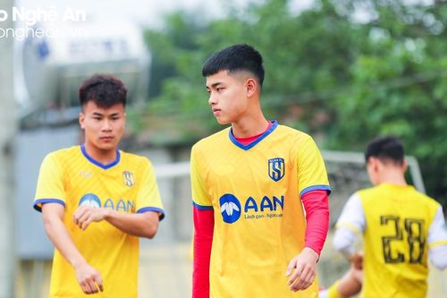 Lê Nguyên Hoàng quyết tâm đưa U19 Sông Lam Nghệ An vượt qua vòng loại