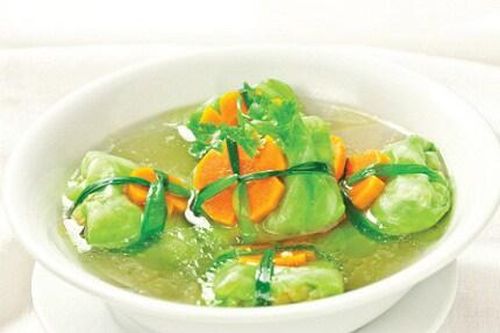 Loại rau 'vua' vào mùa giá rẻ, một cốc nước ép có lượng canxi ngang cốc sữa