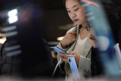 Ba công ty điện thoại Trung Quốc lập liên minh truyền dữ liệu đối phó với ưu thế của iPhone