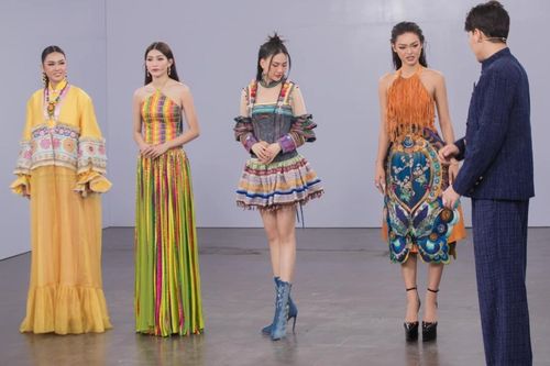 Á hậu Thủy Tiên tiếp tục chuỗi 'mặc xấu': Từ múa lân chuyển sang làm... pháp sư