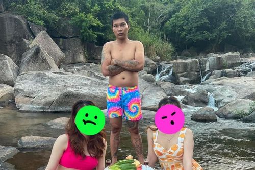 Phất lên sau khi mở công ty riêng, Lộc Fuho đi cắm trại cùng 2 gái xinh gây chú ý