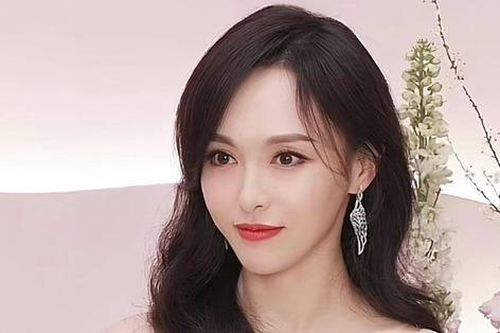 Đường Yên bị từ chối tham dự sự kiện thảm đỏ, chờ tận 20 phút vẫn không được vào