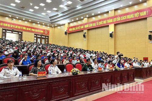 Huyện đoàn Gia Viễn tổ chức tuyên truyền về chủ quyền biển, đảo, biên giới quốc gia