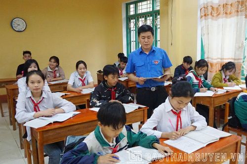 'Ngọn đuốc' soi sáng bản Mông