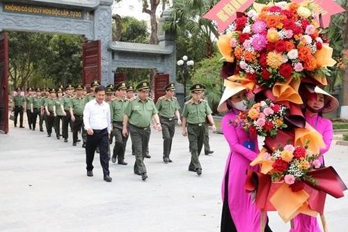 Học viện ANND về nguồn tại Khu di tích Kim Liên và tưởng niệm cố Bộ trưởng Trần Quốc Hoàn