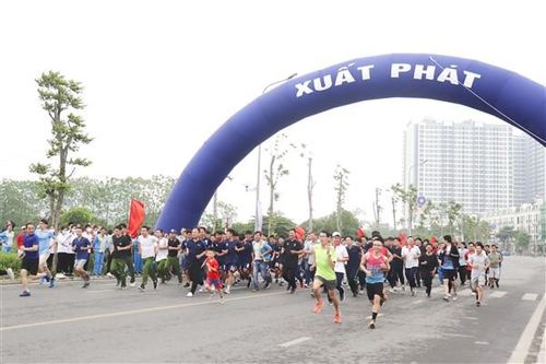 Hơn 600 vận động viên huyện Gia Lâm tham gia Ngày chạy Olympic và phát động Giải chạy Báo Hànôịmới mở rộng
