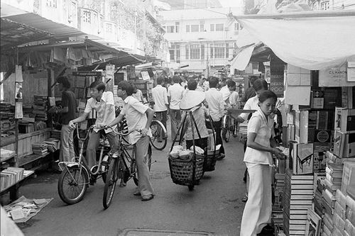 Sách truyện cũ một thời