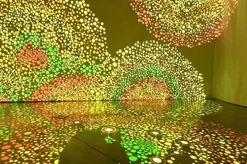 Triển lãm sắp đặt đa phương tiện 'Bước qua một khúc đường ca'