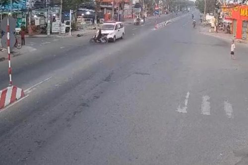 Clip va chạm với xe cứu thương, người phụ nữ đi xe máy tử vong