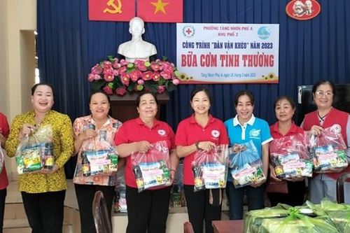 TP HCM tổ chức nhiều hoạt động đền ơn đáp nghĩa kỷ niệm 92 năm ngày thành lập Đoàn