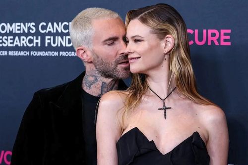 Adam Levine tri ân vợ con sau vụ ngoại tình