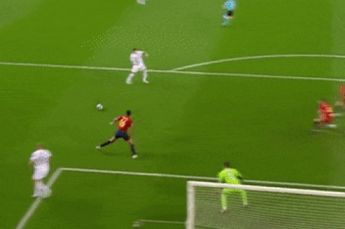 Phản ứng của đội trưởng Arsenal sau pha vào bóng của sao Man City