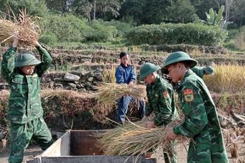 Những người con của bản