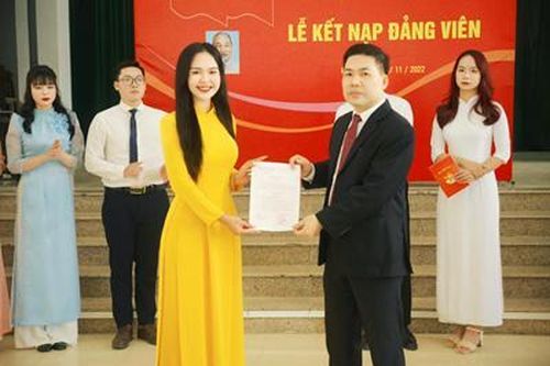 Nữ Đảng viên trẻ dành trọn tình yêu với màu áo xanh tình nguyện