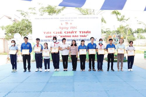 Sôi nổi ngày hội tái chế