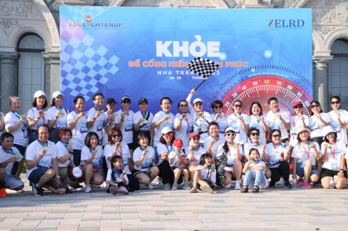 Thầy cô tham gia giải chạy để cống hiến và hạnh phúc