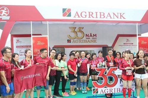 100 nhân viên Agribank tham dự Tiền Phong Marathon