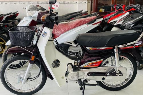 Honda Dream Thái 1994 dọn mới vẫn có giá 150 triệu đồng