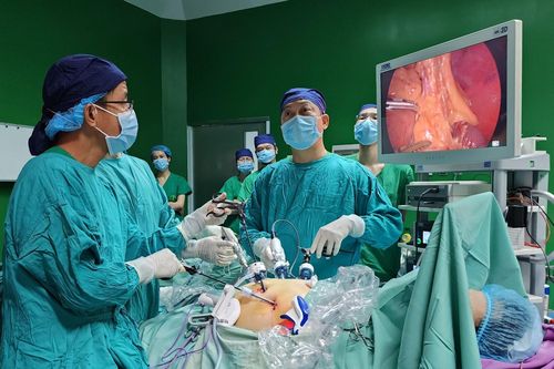 Đi khám vì đau bụng, người đàn ông nhận chẩn đoán ung thư