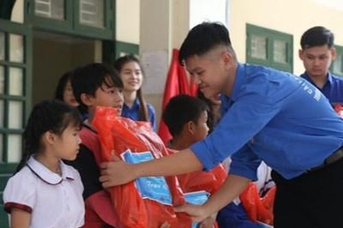Đoàn Thanh niên trường Đại học Kiểm sát Hà Nội tổ chức nhiều hoạt động ý nghĩa tại Hòa Bình
