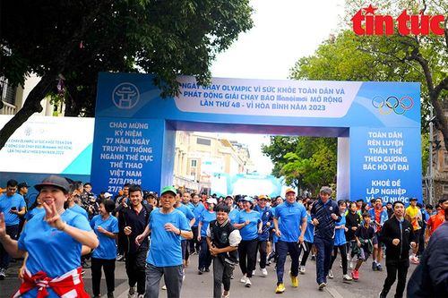 Sôi động giải chạy Báo Hà Nội Mới mở rộng lần thứ 48