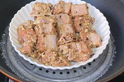 Sườn heo hấp khoai môn cực ngon, cả nhà gắp không ngừng tay