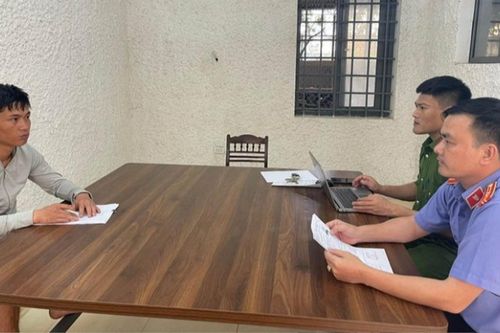Sau lời mời nàng lên xe, người đàn ông bị đâm gục