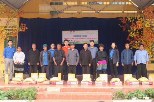 Bát Xát: Hơn 60 triệu đồng hỗ trợ an sinh xã hội xã biên giới