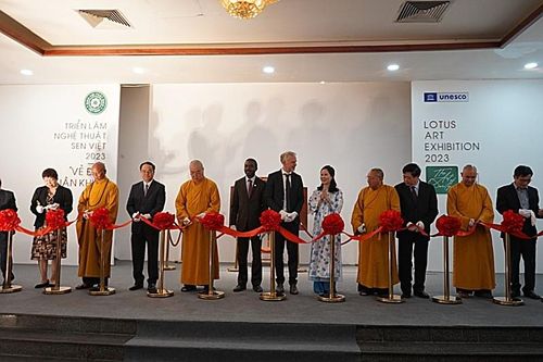 Hà Nội: Khai mạc triển lãm 'Nghệ thuật Sen Việt 2023 - Vẻ đẹp thuần khiết' tại chùa Quán Sứ