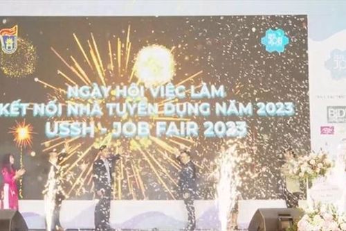Tưng bừng Ngày hội việc làm tại Trường Đại học Khoa học, Xã hội và Nhân văn