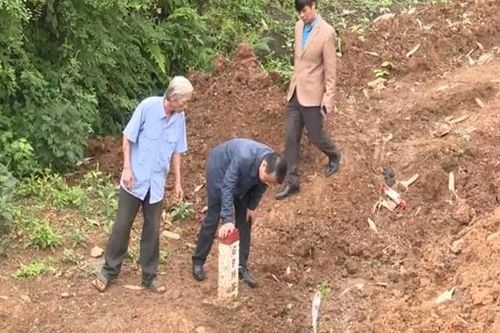 Chủ đầu tư cao tốc Vạn Ninh - Cam Lộ tự ý dịch chuyển mốc cắm giải phóng mặt bằng