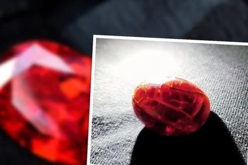 Kì lạ quả trứng luộc bị bỏ quên 20 năm có màu đỏ như hồng ngọc
